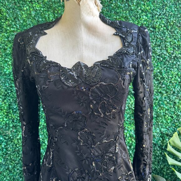 Elegant Black Lace Evening Gown - Picture 3 of 8